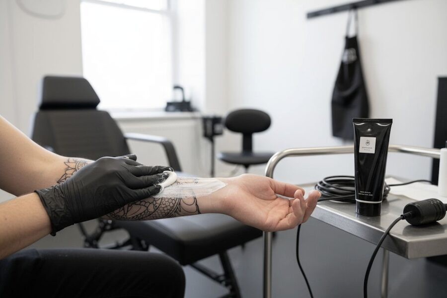 come prolungare l’effetto dell’anestesia prima del tatuaggio